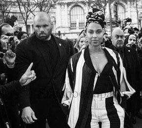 Alicia Keys with bodyguard